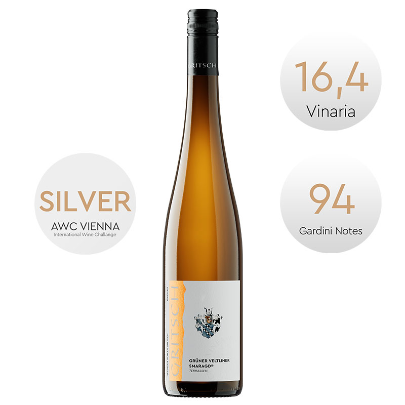 Flasche Grüner Veltliner Smaragd Terassen 2022 auf weissem Hintergrund