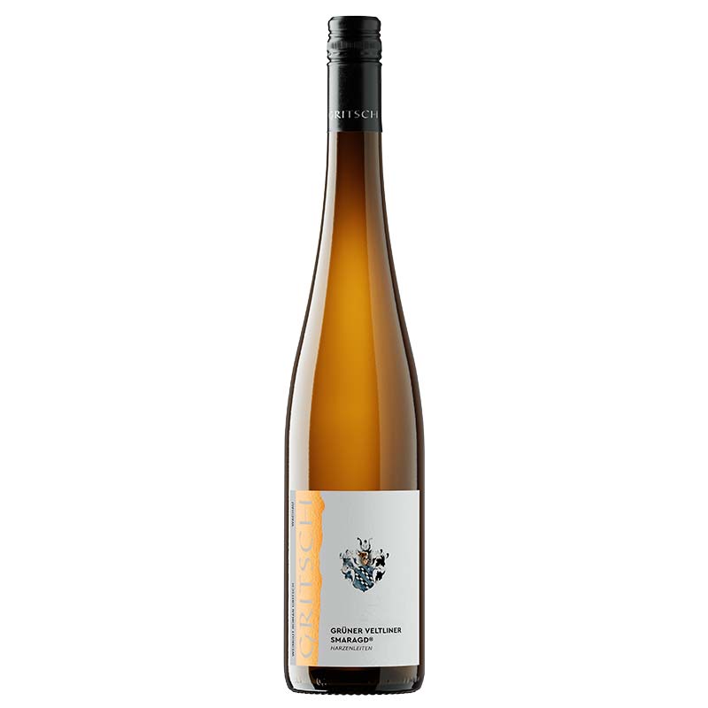 Flasche Grüner Veltliner Smaragd 2024 vom Weingut Roman Gritsch aus der Riede Harzleiten vor weißem Hintergrund.